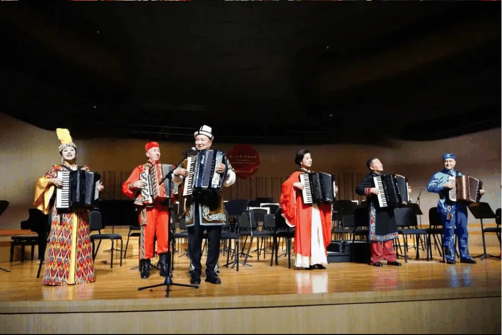 西安新高教职业高中 受邀参加西安市统战系统庆祝中相关图片