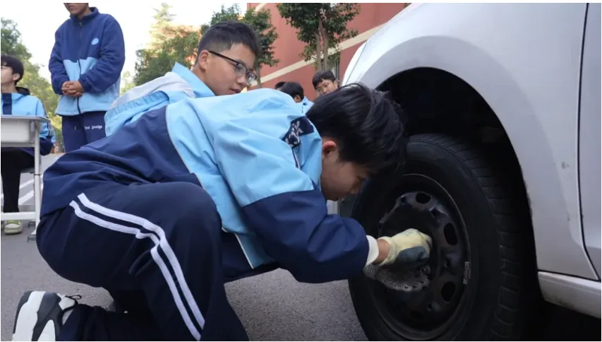 【腾飞吧，城市科技！】以赛促学，充分实践 新能源相关图片