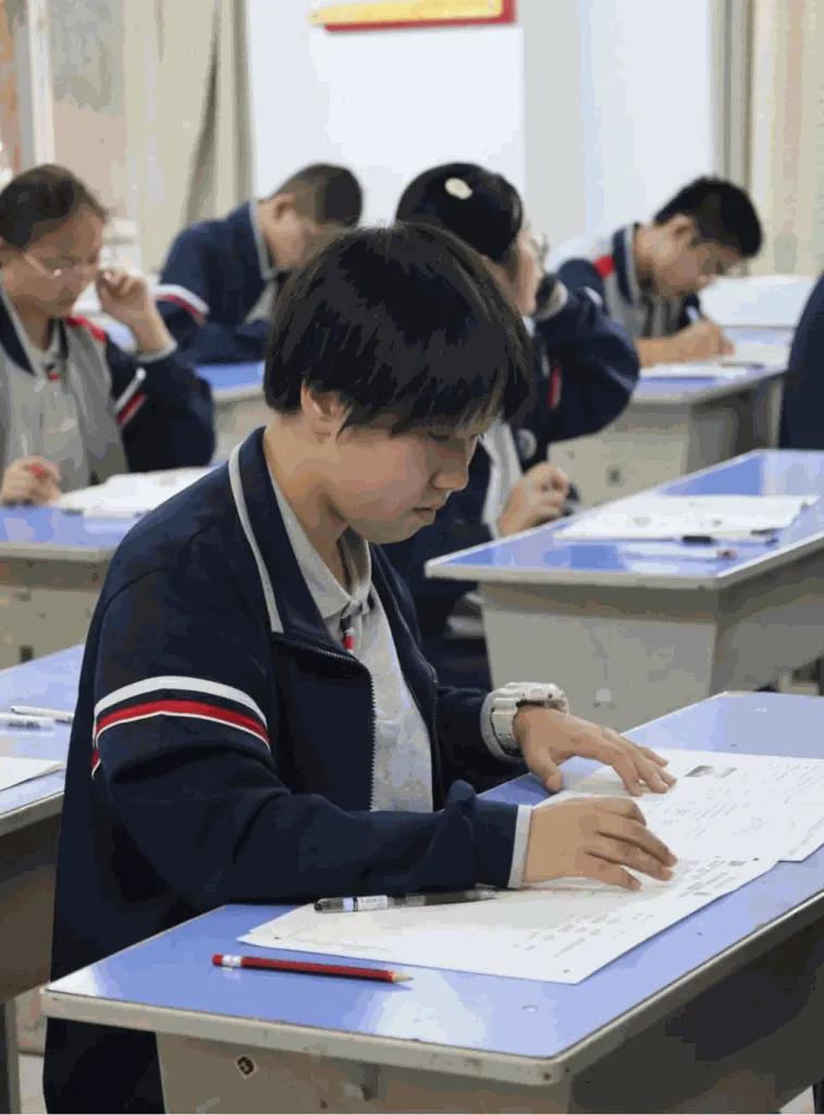 第一次月考纪实 从容不迫 沉着应考相关图片