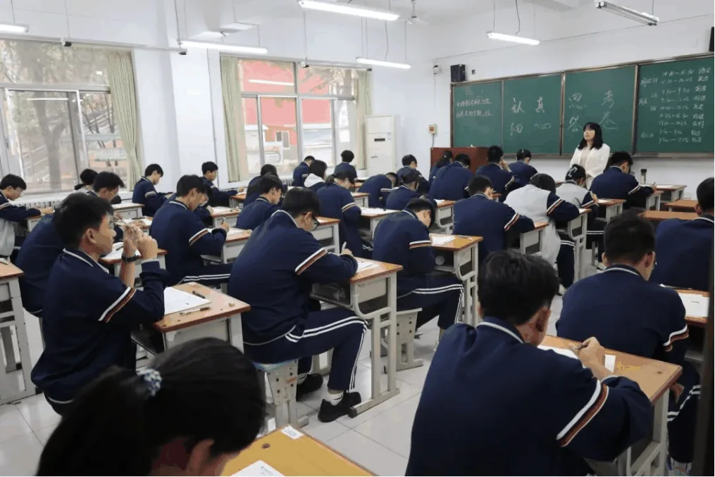 第一次月考纪实 从容不迫 沉着应考相关图片