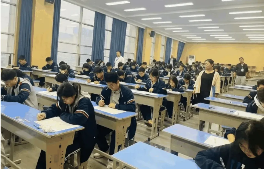 第一次月考纪实 从容不迫 沉着应考相关图片