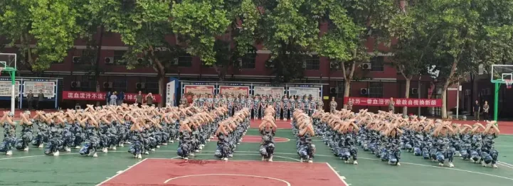 青春意志铸军魂 心向国防展雄风 西安启航职业高级相关图片