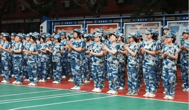 青春意志铸军魂 心向国防展雄风 西安启航职业高级相关图片
