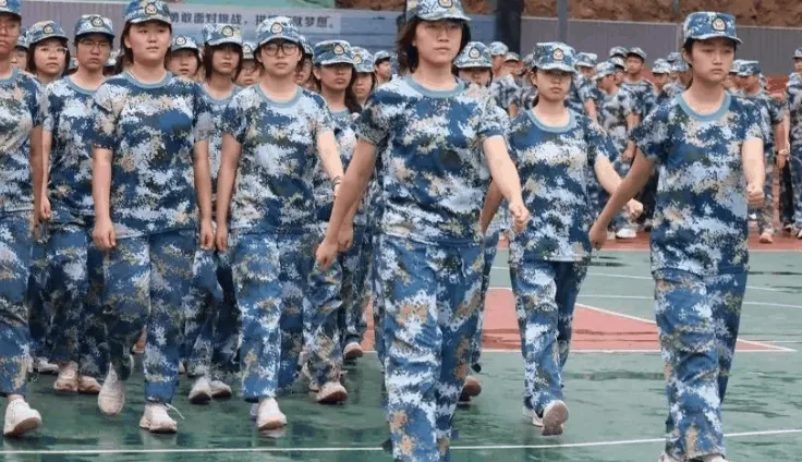 青春意志铸军魂 心向国防展雄风 西安启航职业高级相关图片