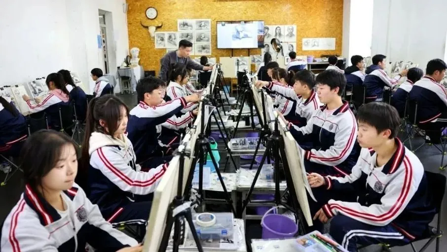 美院对口升学，参加高考“艺”途径 西安经开职业学相关图片