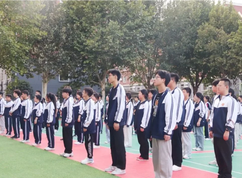 脚踏实地 全力以赴 西安东方职业高级中学隆重举行相关图片