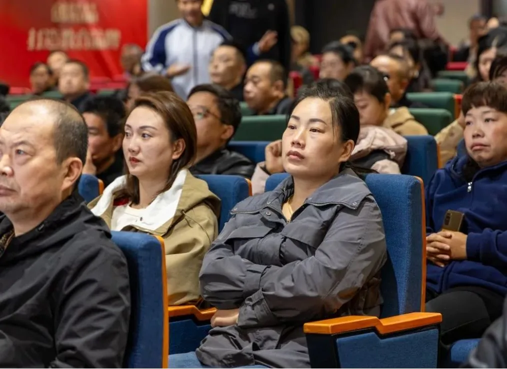 家校共育，见证成长 西安现代艺术（双语）中心“家相关图片