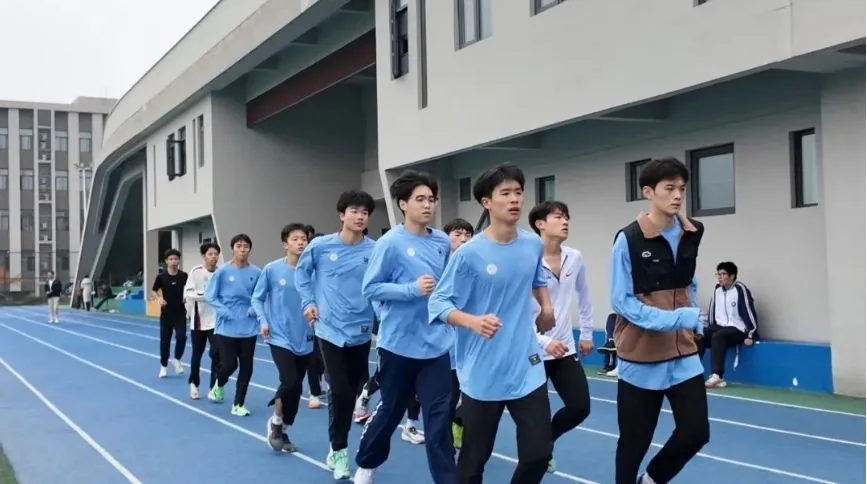 家校共育，见证成长 西安现代艺术（双语）中心“家相关图片