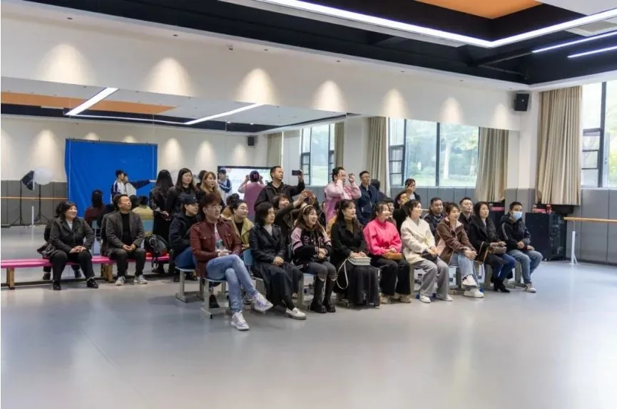 家校共育，见证成长 西安现代艺术（双语）中心“家相关图片