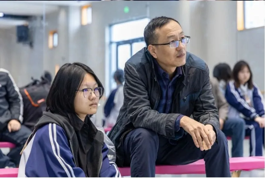 家校共育，见证成长 西安现代艺术（双语）中心“家相关图片