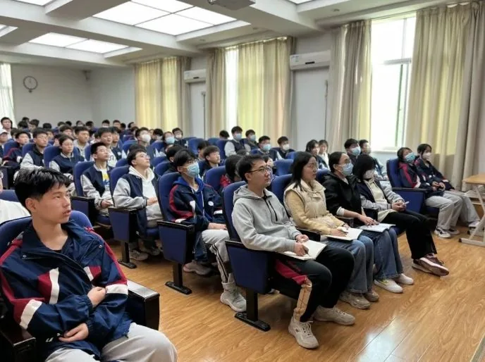 许美好心愿 献绿色爱心相关图片
