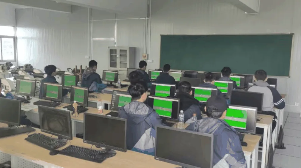 急!无人机人才缺口100万!2025年西安中考无相关图片