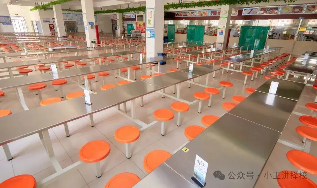 女孩子中职学什么专业好?这所学校的“3+2”药剂、口腔、中医康复太香了! - 西安中考升学网