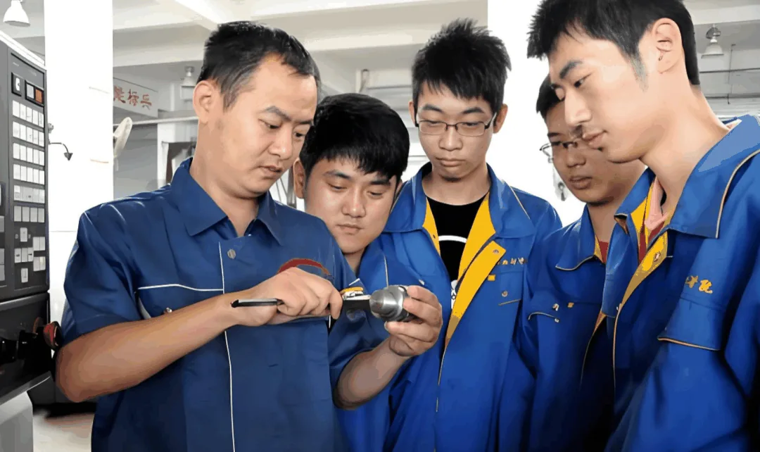 职校辟谣|别再被误导!技工、技师学院并非无证书、不能升学