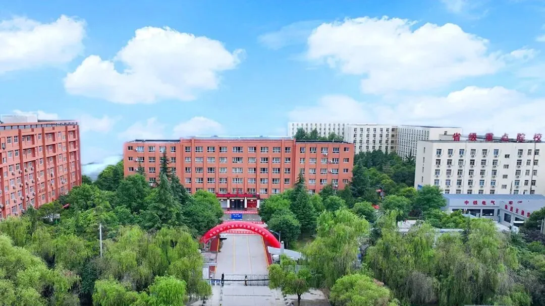 中考三四百分的福音！这所职高一学期7000多全包，管理严、有助教、补基础，职教高考单招都有班