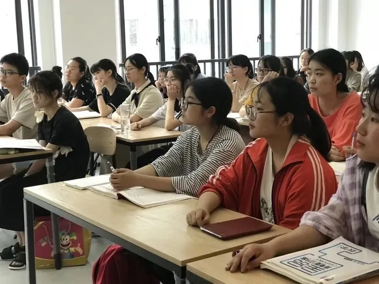谁说职高考不上好大学?西安这所“纯文化课”职高,本科率碾压普高!