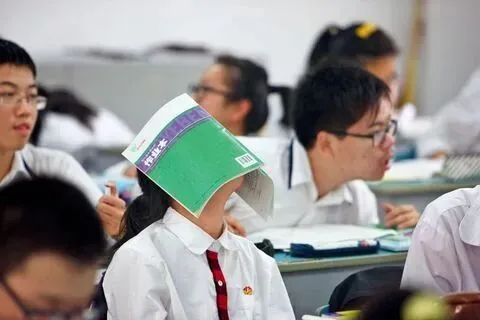 中等生的三个“死穴”:点透了,他就是学霸;点不透,一辈子在中游晃荡!