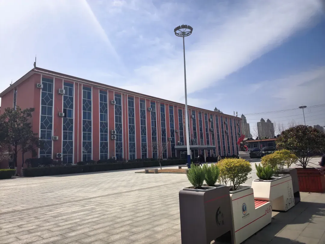 成绩两三百分别放弃!省重点公办中专,农村户籍三年学费全免,一年杂费住宿费只要三四千 - 西安中考升学网
